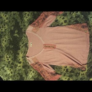 Gimmicks 3/4 L sleeve shirt.